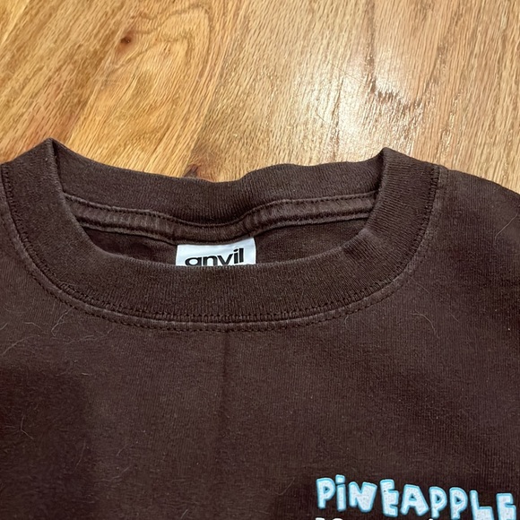 Bundle of two pineapple Willy’s T-shirts. - Picture 10 of 11
